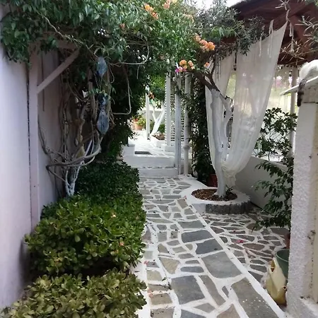 The Retreat House Azolimnos
